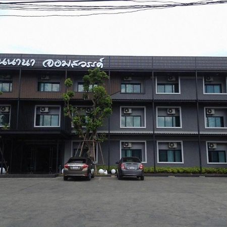 Huernnana Jomsawan Hotel Phrae Exterior photo